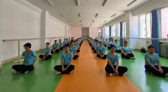 潜心研教学|走进李晶老师的舞蹈公开课