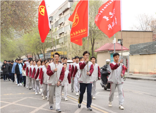 探索自然奥秘，传承历史文化——我校师生开展华山公园踏春研学活动