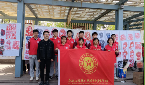 墨韵剪影，廉韵清风——济南应用技术职业中等专业学校助力桑园北社区书画展活动