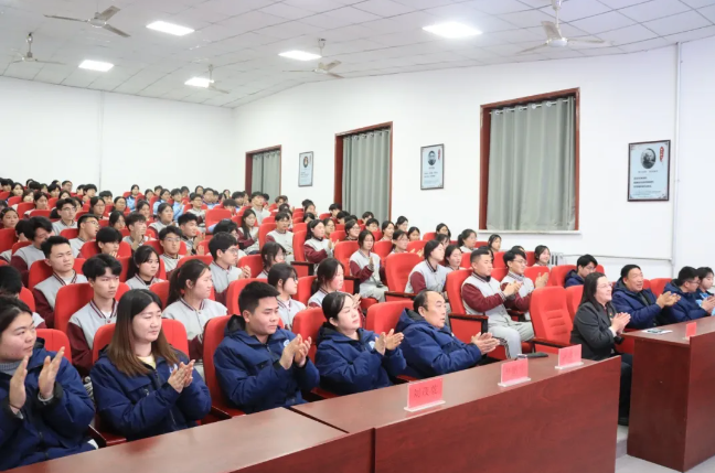 青春心向党,筑梦新征程|济南应用技术职业中等专业学校隆重举行2026年新团员入团仪式