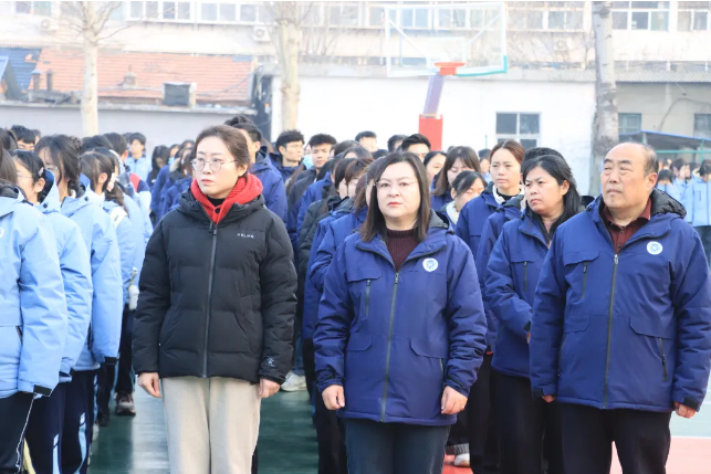 春风浩荡满目新 奋楫扬帆正当时——济南应用技术职业中等专业学校举行新学期升旗仪式