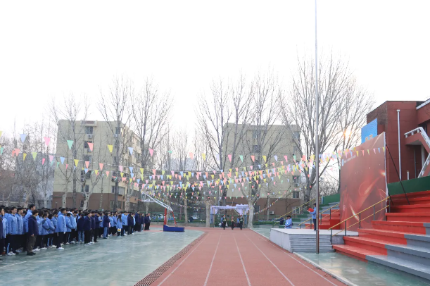 【国旗引路 笃志前行】消防记于心,安全践于行|济南应用技术职业中等专业学校周一升旗仪式