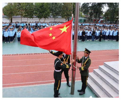 国旗引路,笃志前行丨“金秋砺初心,奋斗正当时”主题升旗仪式圆满举行