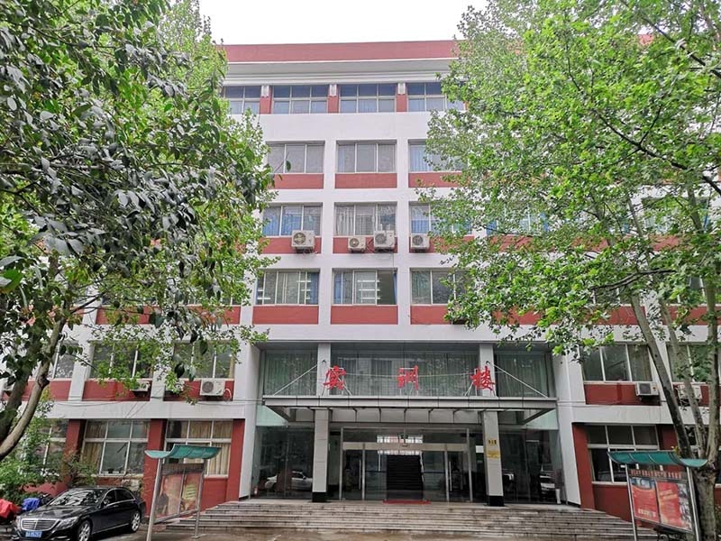 学校环境1.jpg